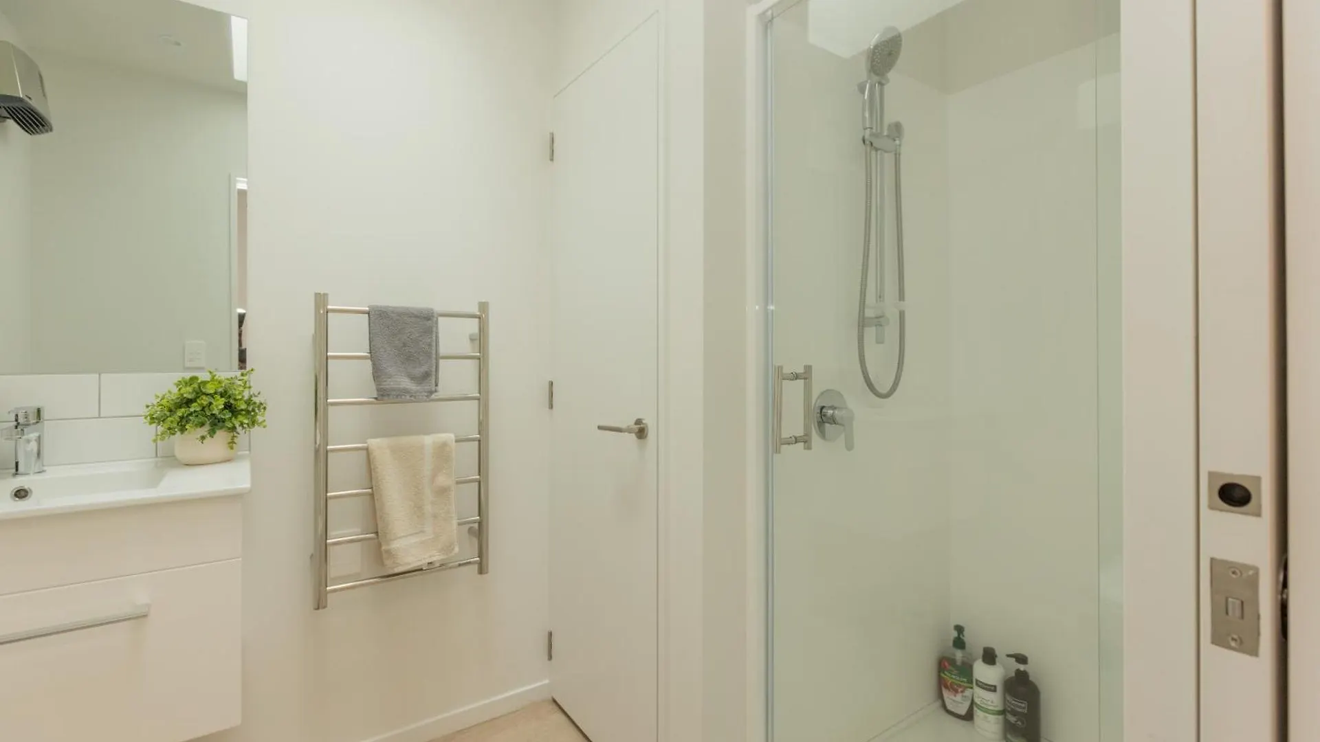 דירה כרייסטצ'רץ' Addington Soho Two Bedroom Townhouse
